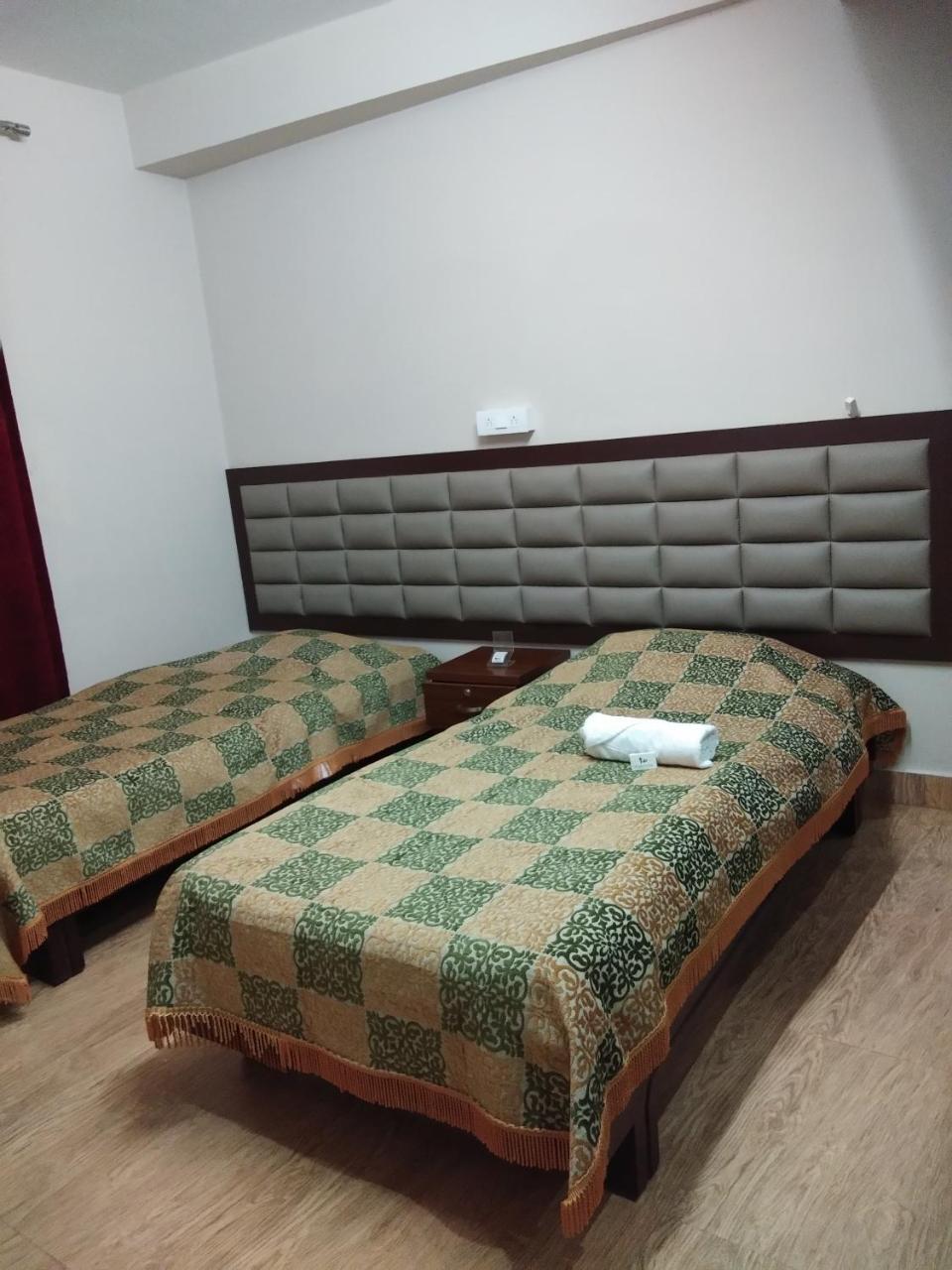 Kohima Hotel Pine الغرفة الصورة
